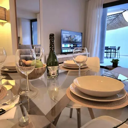 Samuel Luxury 2bedroom Apartment, Large Patio, Free Wifi And Private Parking By Namaste Elite * Torremolinos