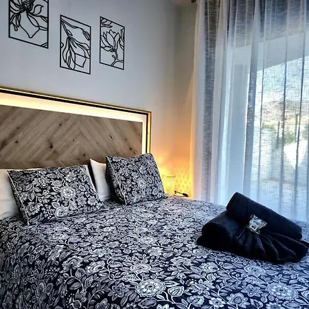 Samuel Luxury 2bedroom Apartment, Large Patio, Free Wifi And Private Parking By Namaste Elite Apartment *