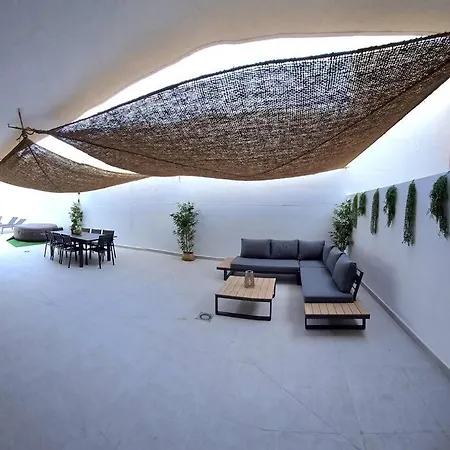 Apartment Samuel Luxury 2bedroom Apartment, Large Patio, Free Wifi And Private Parking By Namaste Elite *