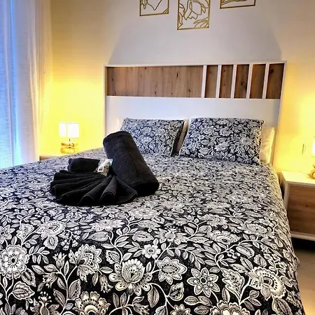 Apartment Samuel Luxury 2bedroom Apartment, Large Patio, Free Wifi And Private Parking By Namaste Elite *