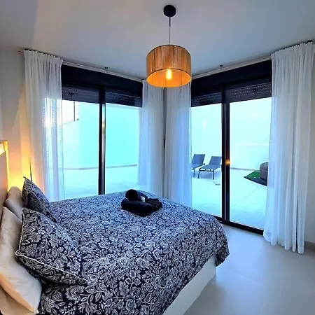 Apartment Samuel Luxury 2bedroom Apartment, Large Patio, Free Wifi And Private Parking By Namaste Elite