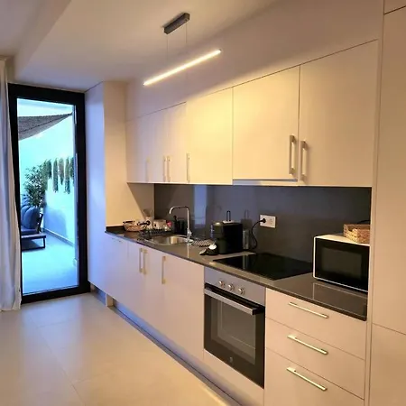 Lägenhet Samuel Luxury 2bedroom Apartment, Large Patio, Free Wifi And Private Parking By Namaste Elite *