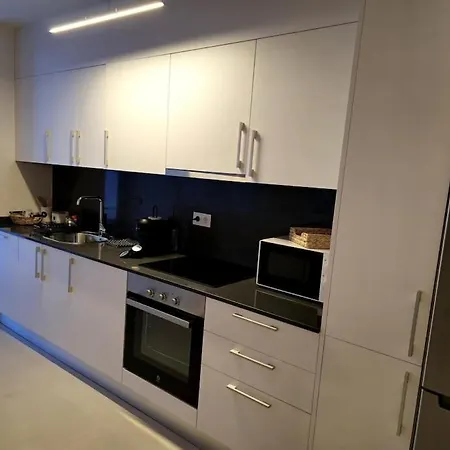 Samuel Luxury 2bedroom Apartment, Large Patio, Free Wifi And Private Parking By Namaste Elite Apartment *