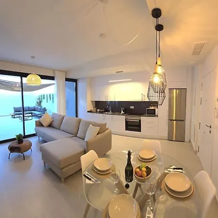 Apartment Samuel Luxury 2bedroom Apartment, Large Patio, Free Wifi And Private Parking By Namaste Elite