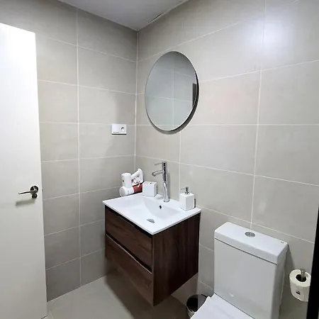 Lägenhet Samuel Luxury 2bedroom Apartment, Large Patio, Free Wifi And Private Parking By Namaste Elite *