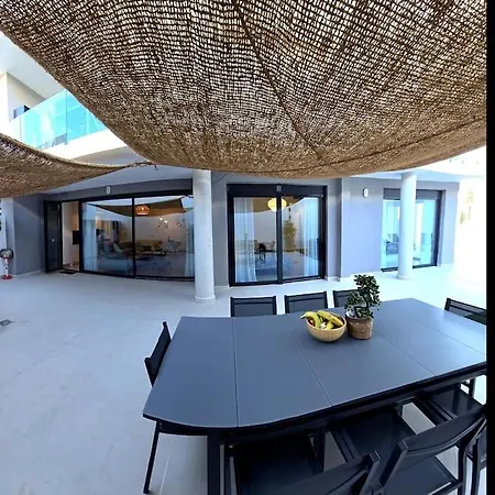 Lägenhet Samuel Luxury 2bedroom Apartment, Large Patio, Free Wifi And Private Parking By Namaste Elite *