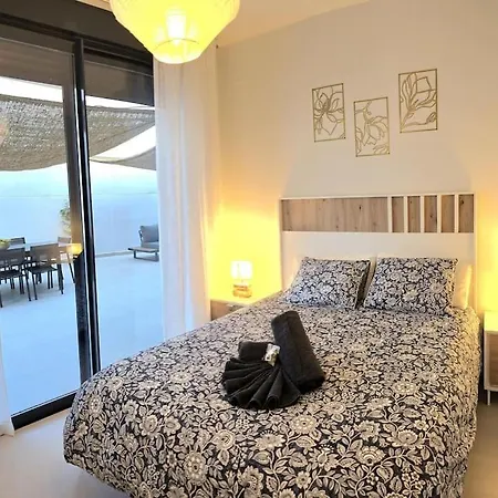 Samuel Luxury 2bedroom Apartment, Large Patio, Free Wifi And Private Parking By Namaste Elite