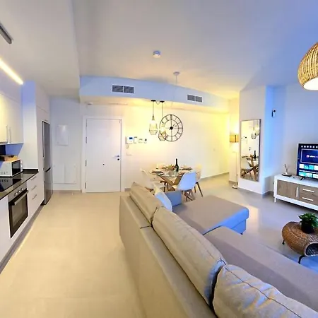 Samuel Luxury 2bedroom Apartment, Large Patio, Free Wifi And Private Parking By Namaste Elite *