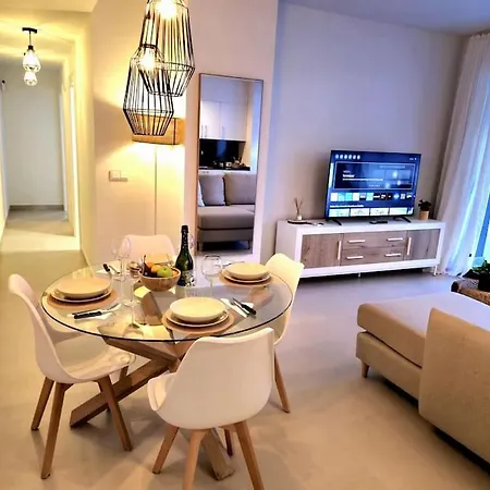 Samuel Luxury 2bedroom Apartment, Large Patio, Free Wifi And Private Parking By Namaste Elite Lägenhet