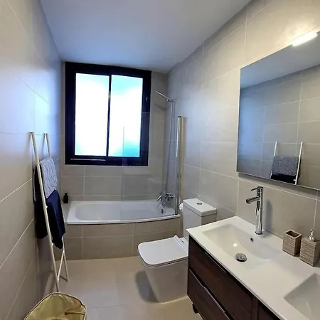 Lägenhet Samuel Luxury 2bedroom Apartment, Large Patio, Free Wifi And Private Parking By Namaste Elite Torremolinos
