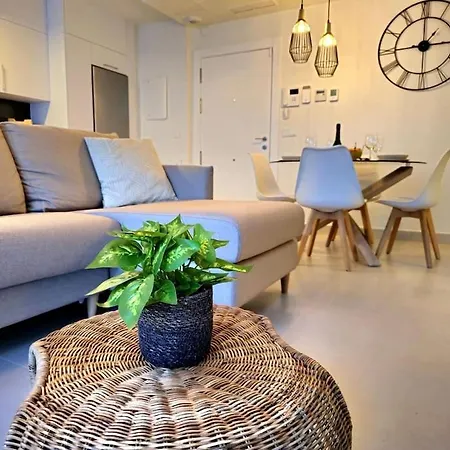 Samuel Luxury 2bedroom Apartment, Large Patio, Free Wifi And Private Parking By Namaste Elite