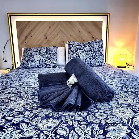 شقة Samuel Luxury 2bedroom Apartment, Large Patio, Free Wifi And Private Parking By Namaste Elite توريمولينوس