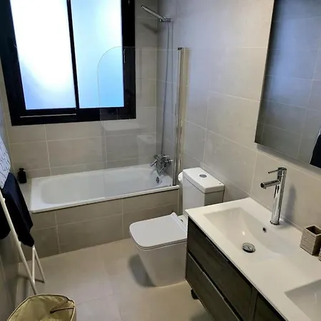 Samuel Luxury 2bedroom Apartment, Large Patio, Free Wifi And Private Parking By Namaste Elite