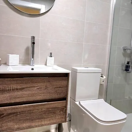 Samuel Luxury 2bedroom Apartment, Large Patio, Free Wifi And Private Parking By Namaste Elite شقة