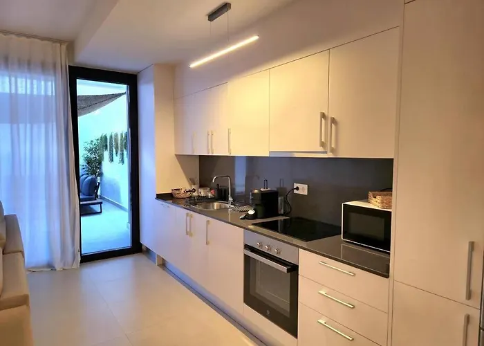 Apartment Samuel Luxury 2bedroom Apartment, Large Patio, Free Wifi And Private Parking By Namaste Elite *