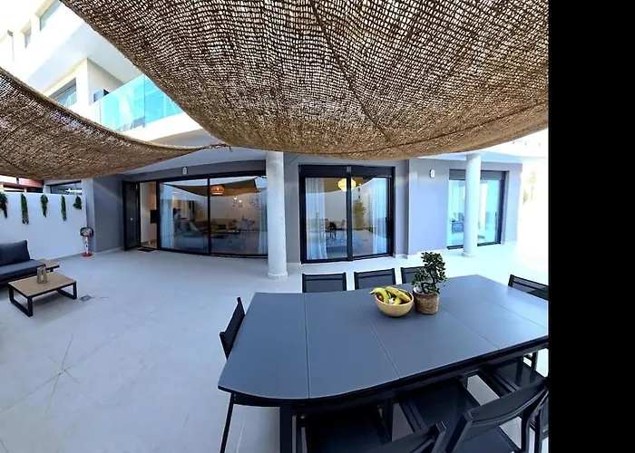 Appartement Samuel Luxury 2bedroom Apartment, Large Patio, Free Wifi And Private Parking By Namaste Elite *