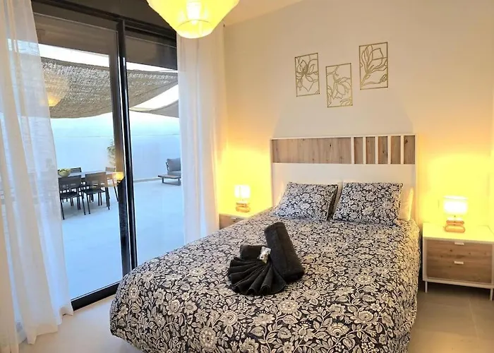 Samuel Luxury 2bedroom Apartment, Large Patio, Free Wifi And Private Parking By Namaste Elite