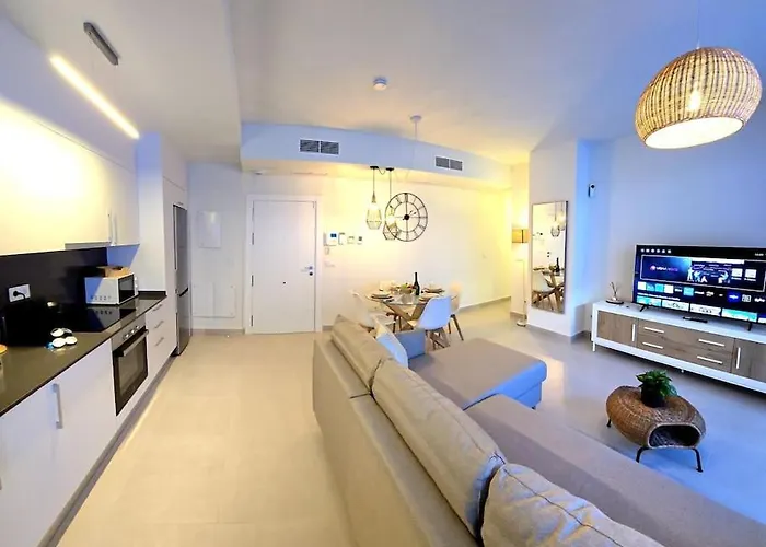 Samuel Luxury 2bedroom Apartment, Large Patio, Free Wifi And Private Parking By Namaste Elite *