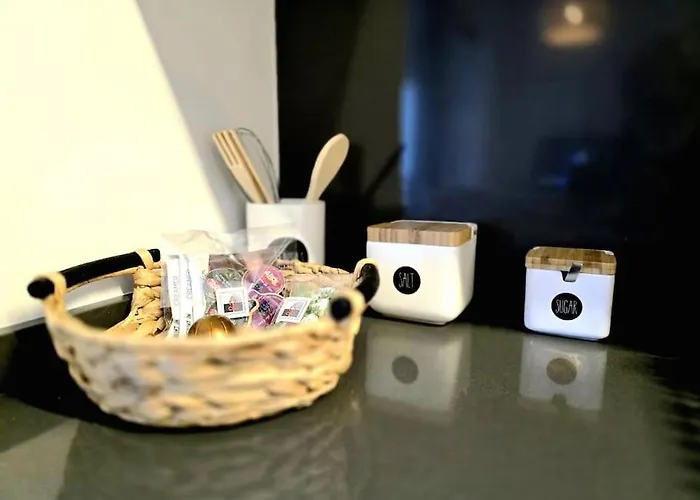 Samuel Luxury 2bedroom Apartment, Large Patio, Free Wifi And Private Parking By Namaste Elite