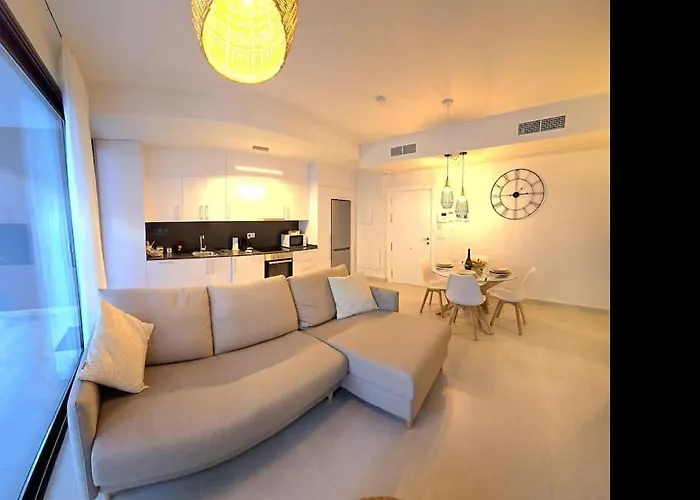 Samuel Luxury 2bedroom Apartment, Large Patio, Free Wifi And Private Parking By Namaste Elite Appartement *