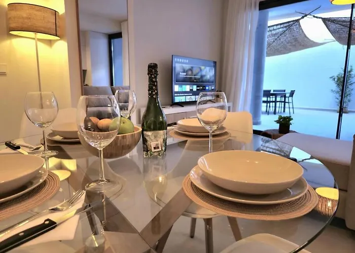 Samuel Luxury 2bedroom Apartment, Large Patio, Free Wifi And Private Parking By Namaste Elite * Torremolinos