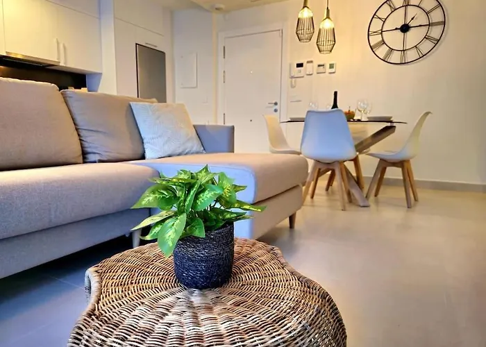 Samuel Luxury 2bedroom Apartment, Large Patio, Free Wifi And Private Parking By Namaste Elite