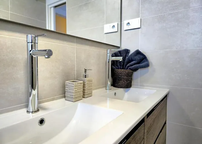 Samuel Luxury 2bedroom Apartment, Large Patio, Free Wifi And Private Parking By Namaste Elite Apartment Torremolinos