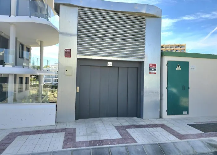 Samuel Luxury 2bedroom Apartment, Large Patio, Free Wifi And Private Parking By Namaste Elite Apartment