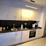 Samuel Luxury 2bedroom Apartment, Large Patio, Free Wifi And Private Parking By Namaste Elite 公寓