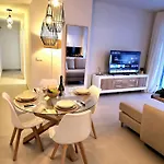 Samuel Luxury 2bedroom Apartment, Large Patio, Free Wifi And Private Parking By Namaste Elite 公寓