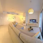 Samuel Luxury 2bedroom Apartment, Large Patio, Free Wifi And Private Parking By Namaste Elite 公寓 *