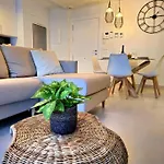 Samuel Luxury 2bedroom Apartment, Large Patio, Free Wifi And Private Parking By Namaste Elite