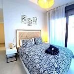 Samuel Luxury 2bedroom Apartment, Large Patio, Free Wifi And Private Parking By Namaste Elite 托雷莫利诺斯