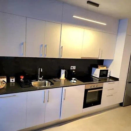 Samuel Luxury 2bedroom Apartment, Large Patio, Free Wifi And Private Parking By Namaste Elite Apartamento