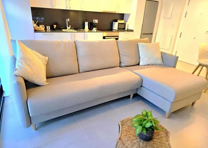 Appartamento Samuel Luxury 2bedroom Apartment, Large Patio, Free Wifi And Private Parking By Namaste Elite Torremolinos