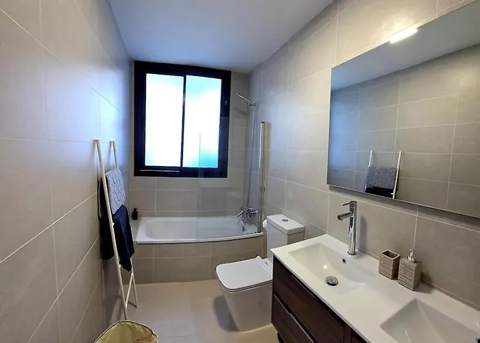 Appartamento Samuel Luxury 2bedroom Apartment, Large Patio, Free Wifi And Private Parking By Namaste Elite Torremolinos