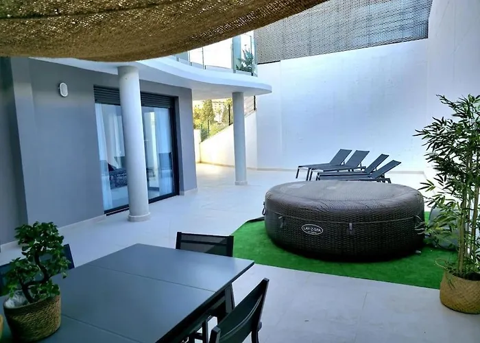 Samuel Luxury 2bedroom Apartment, Large Patio, Free Wifi And Private Parking By Namaste Elite Appartamento *