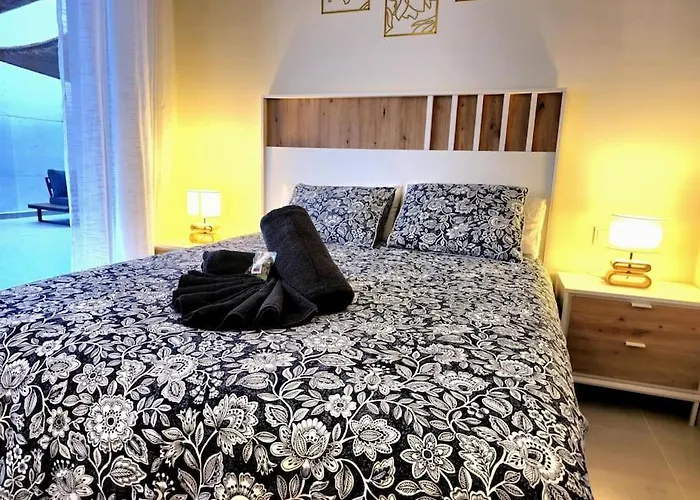 Appartamento Samuel Luxury 2bedroom Apartment, Large Patio, Free Wifi And Private Parking By Namaste Elite *