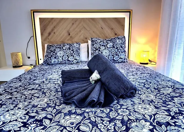 Appartamento Samuel Luxury 2bedroom Apartment, Large Patio, Free Wifi And Private Parking By Namaste Elite Torremolinos