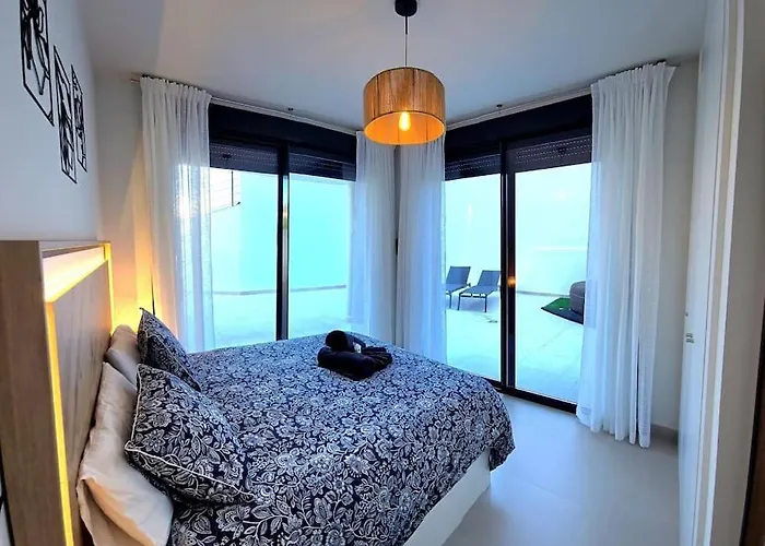 Appartamento Samuel Luxury 2bedroom Apartment, Large Patio, Free Wifi And Private Parking By Namaste Elite