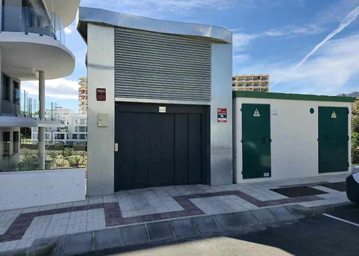 Appartamento Samuel Luxury 2bedroom Apartment, Large Patio, Free Wifi And Private Parking By Namaste Elite Torremolinos