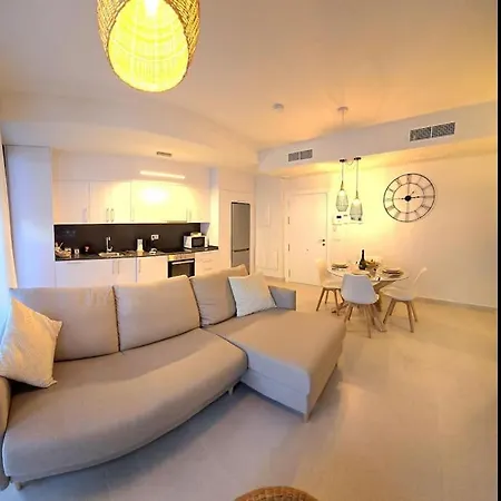 Samuel Luxury 2bedroom Apartment, Large Patio, Free Wifi And Private Parking By Namaste Elite Apartman *