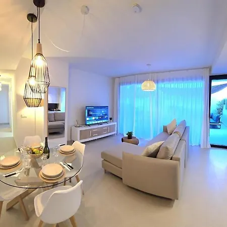 Samuel Luxury 2bedroom Apartment, Large Patio, Free Wifi And Private Parking By Namaste Elite Apartamento