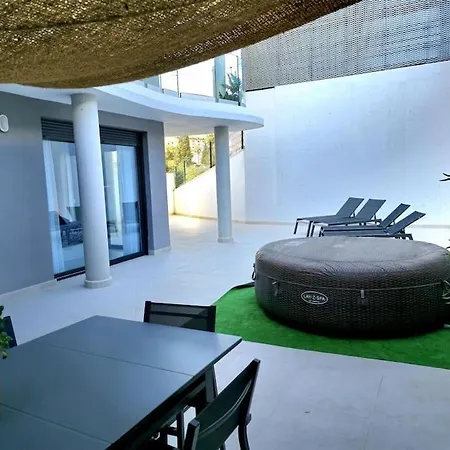 Samuel Luxury 2bedroom Apartment, Large Patio, Free Wifi And Private Parking By Namaste Elite Apartamento *